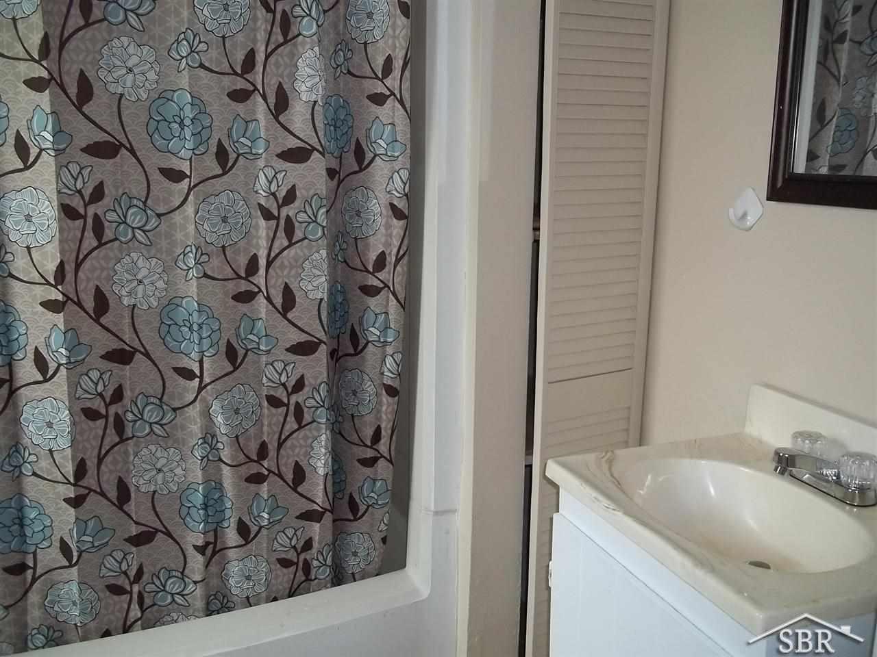 203 Schust Road Saginaw, MI 48604 - Photo 12 of 14 31297637-11.JPG