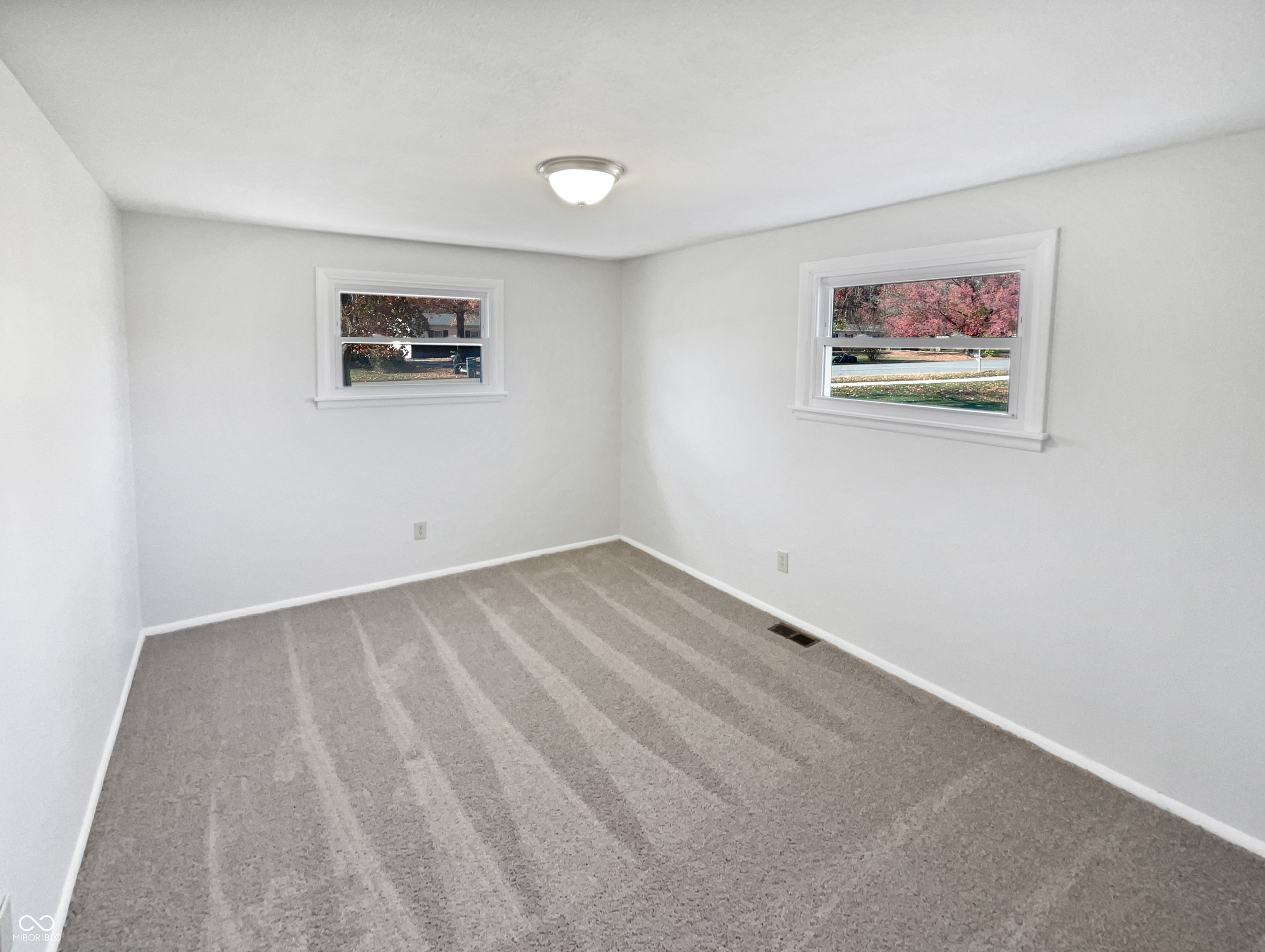 7459 Harcourt Road Indianapolis, IN 46260 - Photo 3 of 23