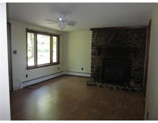 220 Hight Road Biddeford, ME 04005 - Photo 7 of 17 Living Room.