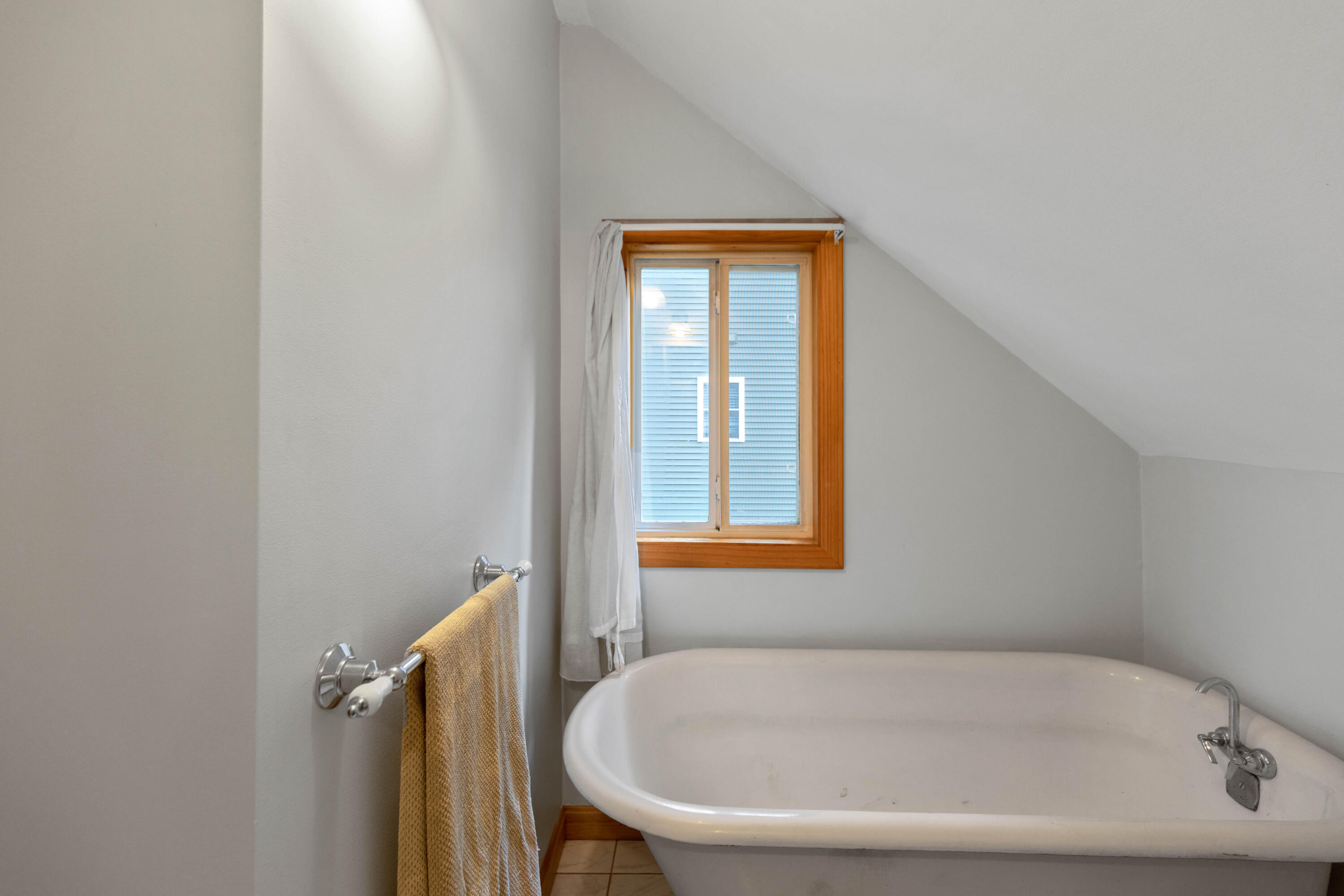 196 Cottage Road Windham, ME 04062 - Photo 27 of 46 2nd Floor Bath