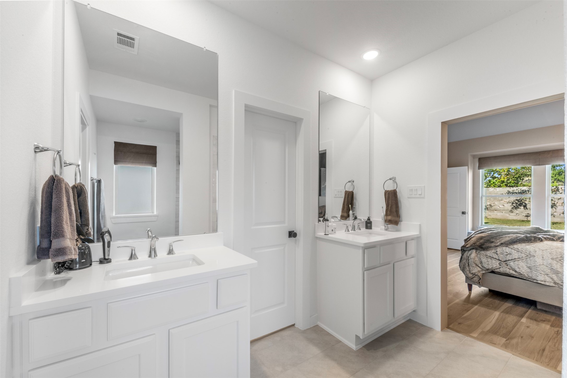 15650 Turtlehead Trail Conroe, TX 77302 - Photo 17 of 37 a en suite bathroom with a double vanity sink and mirror