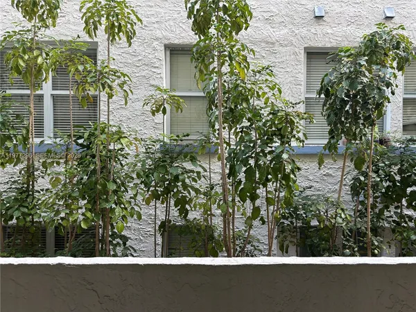 $2,400 | 1615 Meridian Avenue, Unit 203, Miami Beach, FL 33139