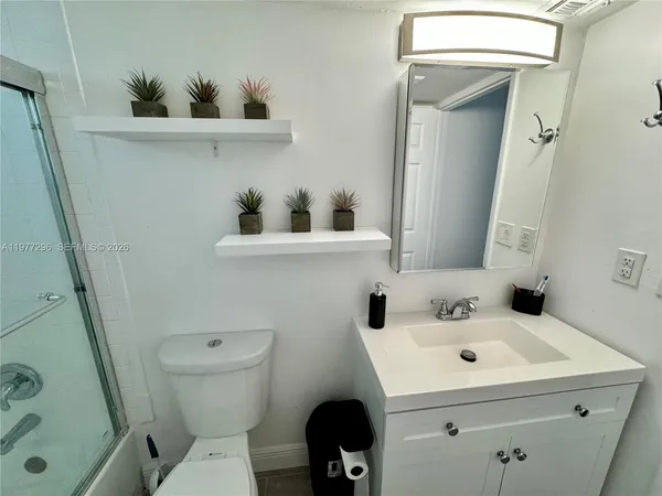 $2,400 | 1615 Meridian Avenue, Unit 203, Miami Beach, FL 33139