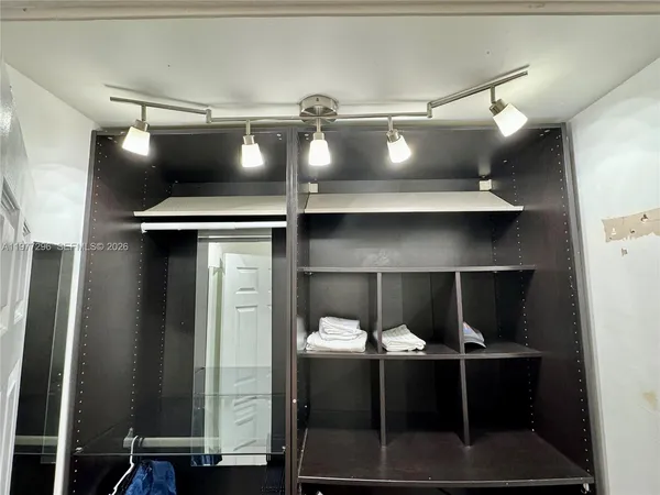 $2,400 | 1615 Meridian Avenue, Unit 203, Miami Beach, FL 33139