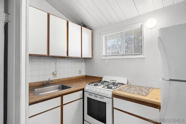 $1,895 | 5616 Riley Street, San Diego, CA 92110