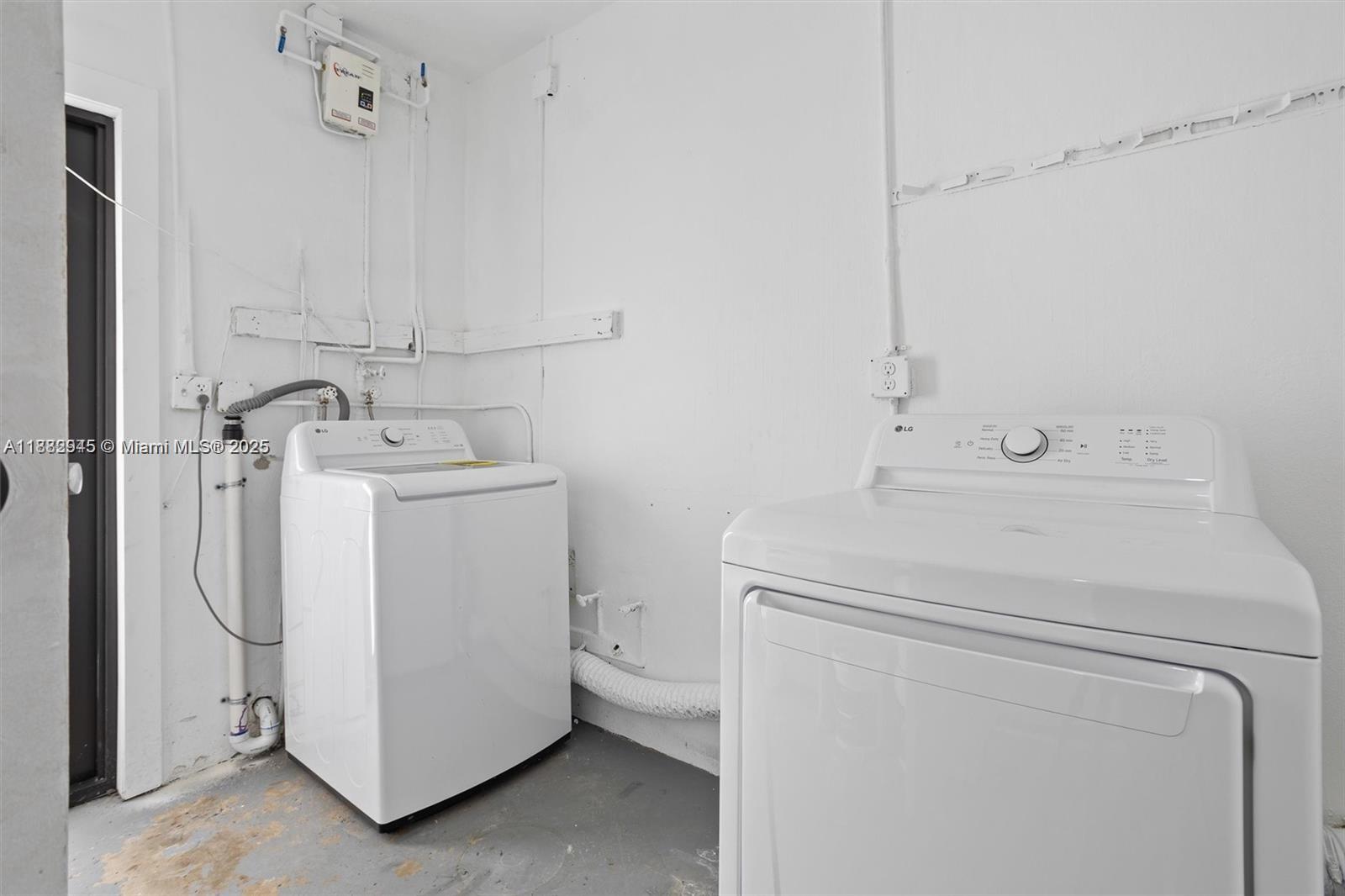 70 Northeast 186th Terrace Miami, FL 33179 - Photo 25 of 32 a utility room with dryer and washer