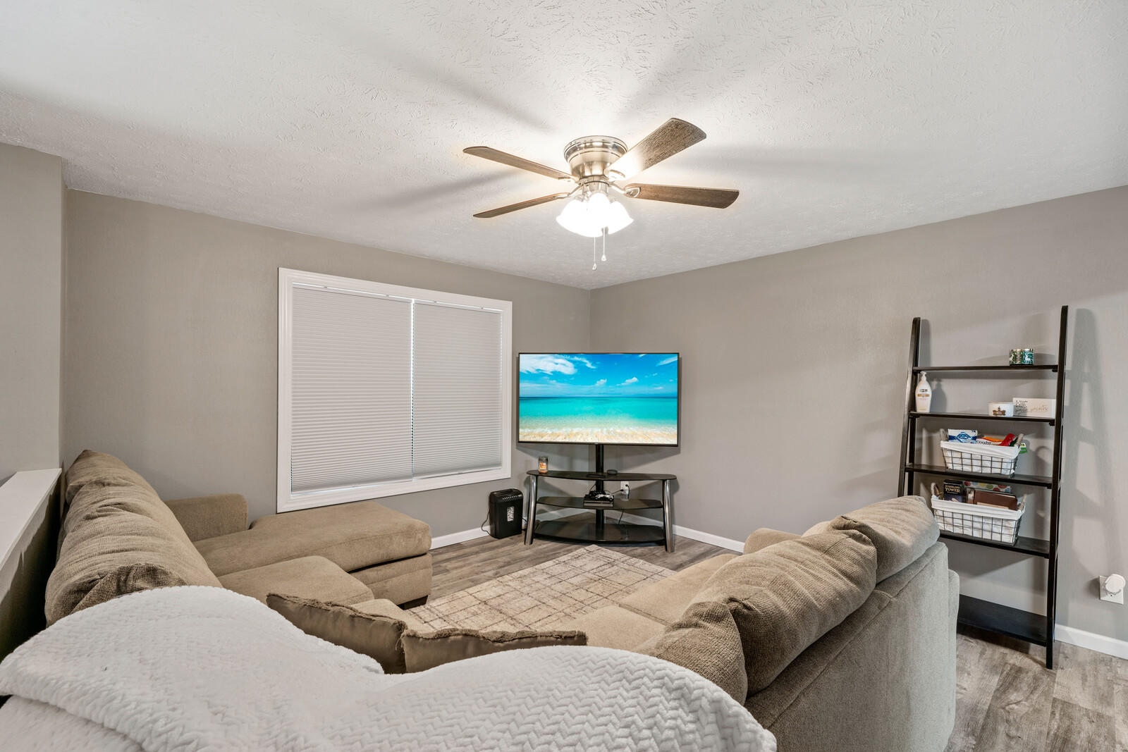 1146 Star Point Road Jamestown, TN 38556 - Photo 4 of 20 1146 Star Point Living Room View 2