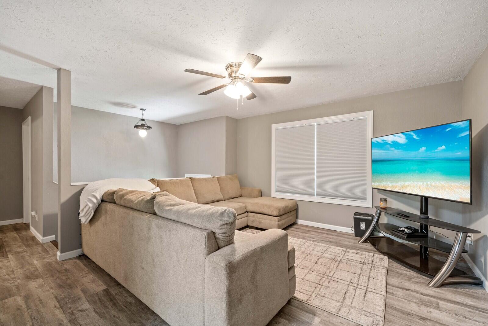 1146 Star Point Road Jamestown, TN 38556 - Photo 5 of 20 1146 Star Point Living Room