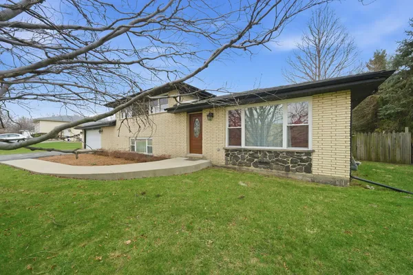 a view of a house with a backyard