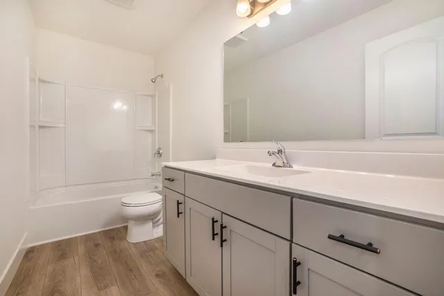 $539,900 | 9392 River Valley Drive Southeast, Alto, MI 49302