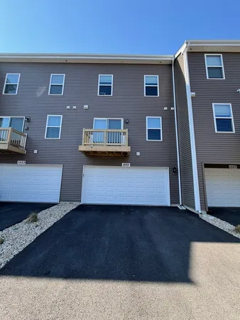 $2,900 | 1555 Sequoia Way, Pingree Grove, IL 60140