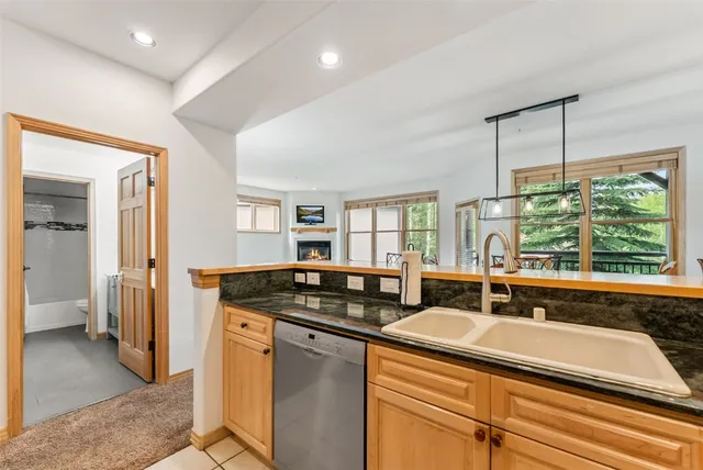 $999,000 | 33 Broken Lance Drive, Unit 206S, Breckenridge, CO 80424