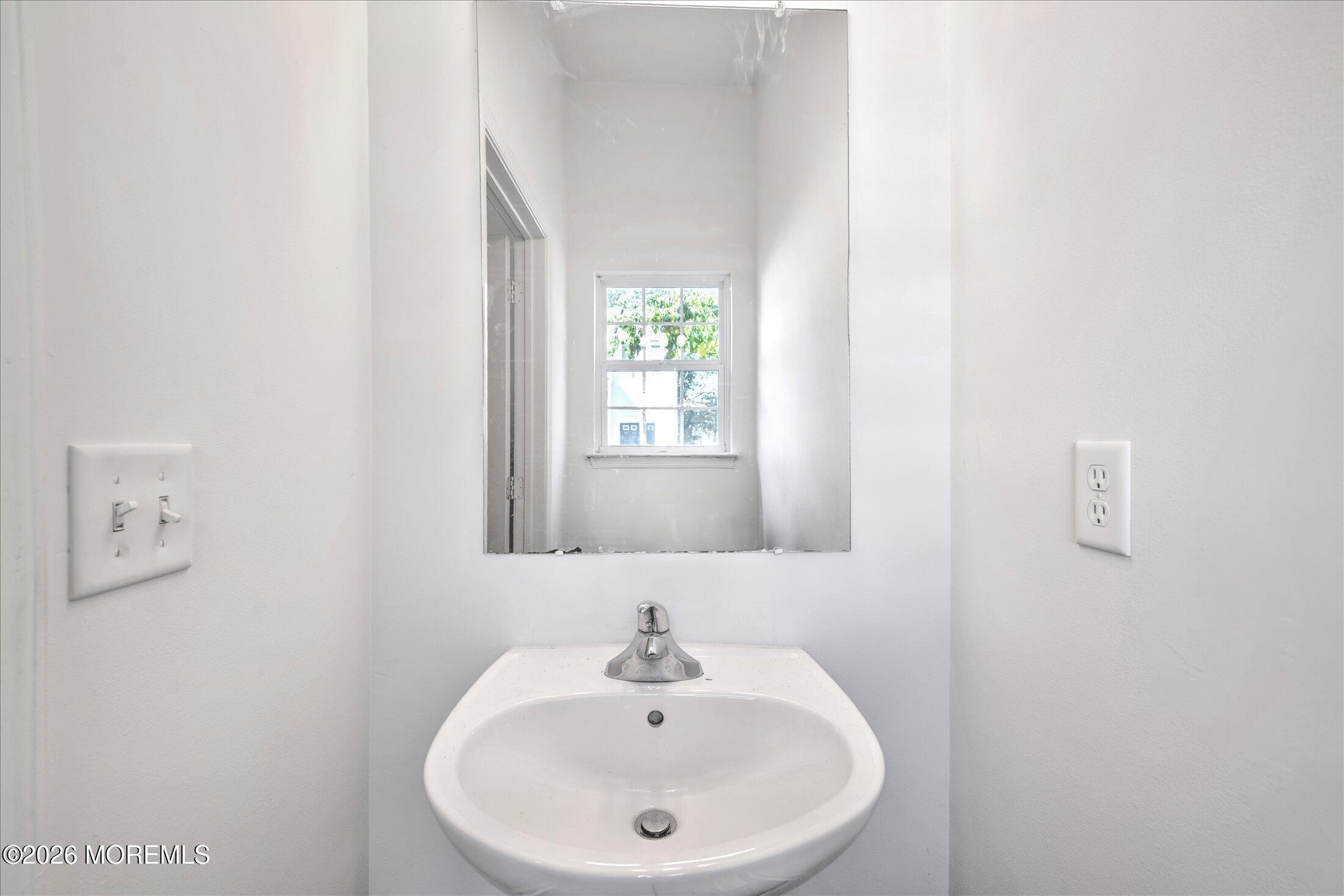 11 Esplanade Way Bayville, NJ 08721 - Photo 19 of 40 21-POWDER ROOM