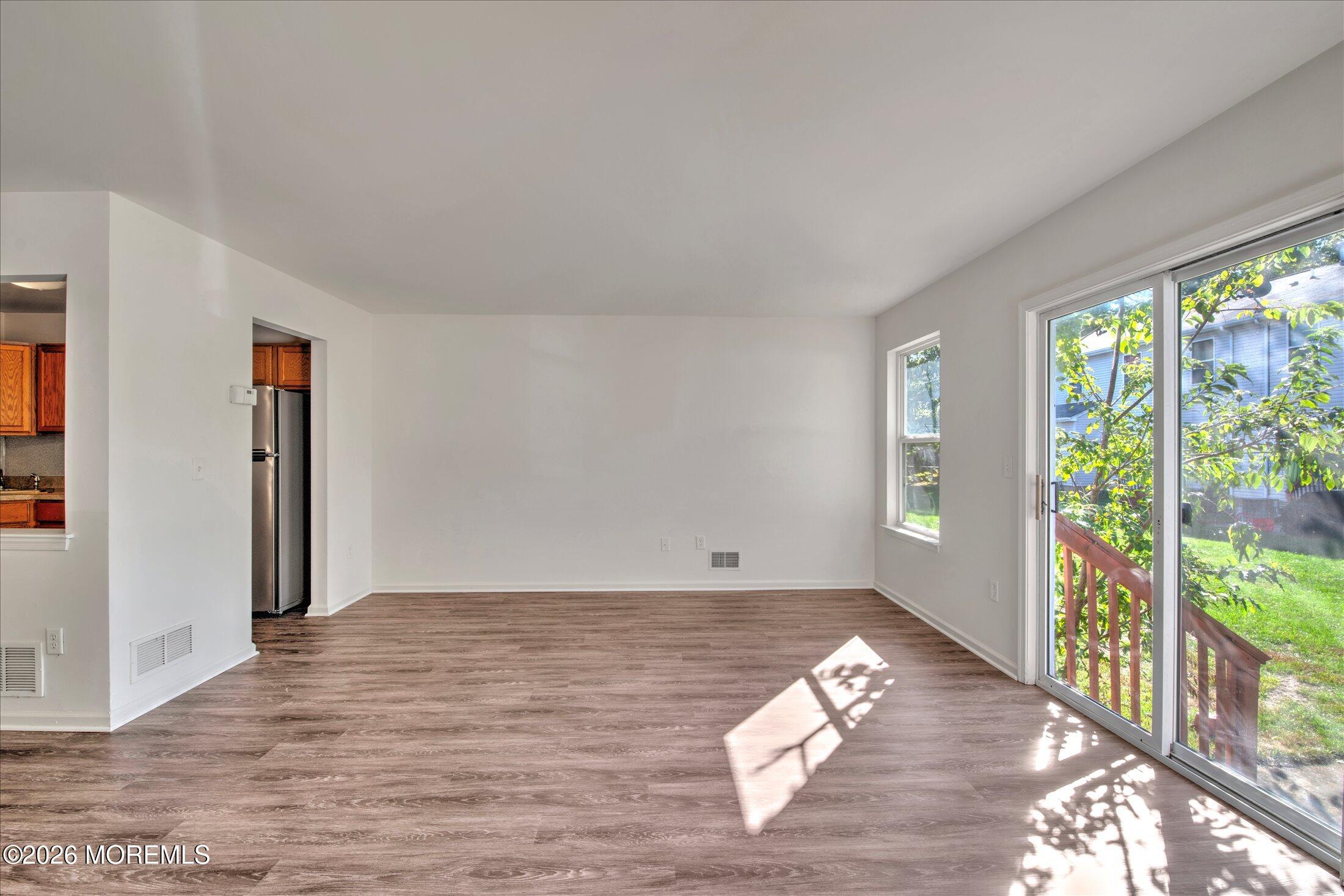 11 Esplanade Way Bayville, NJ 08721 - Photo 5 of 40 06-LIVING ROOM