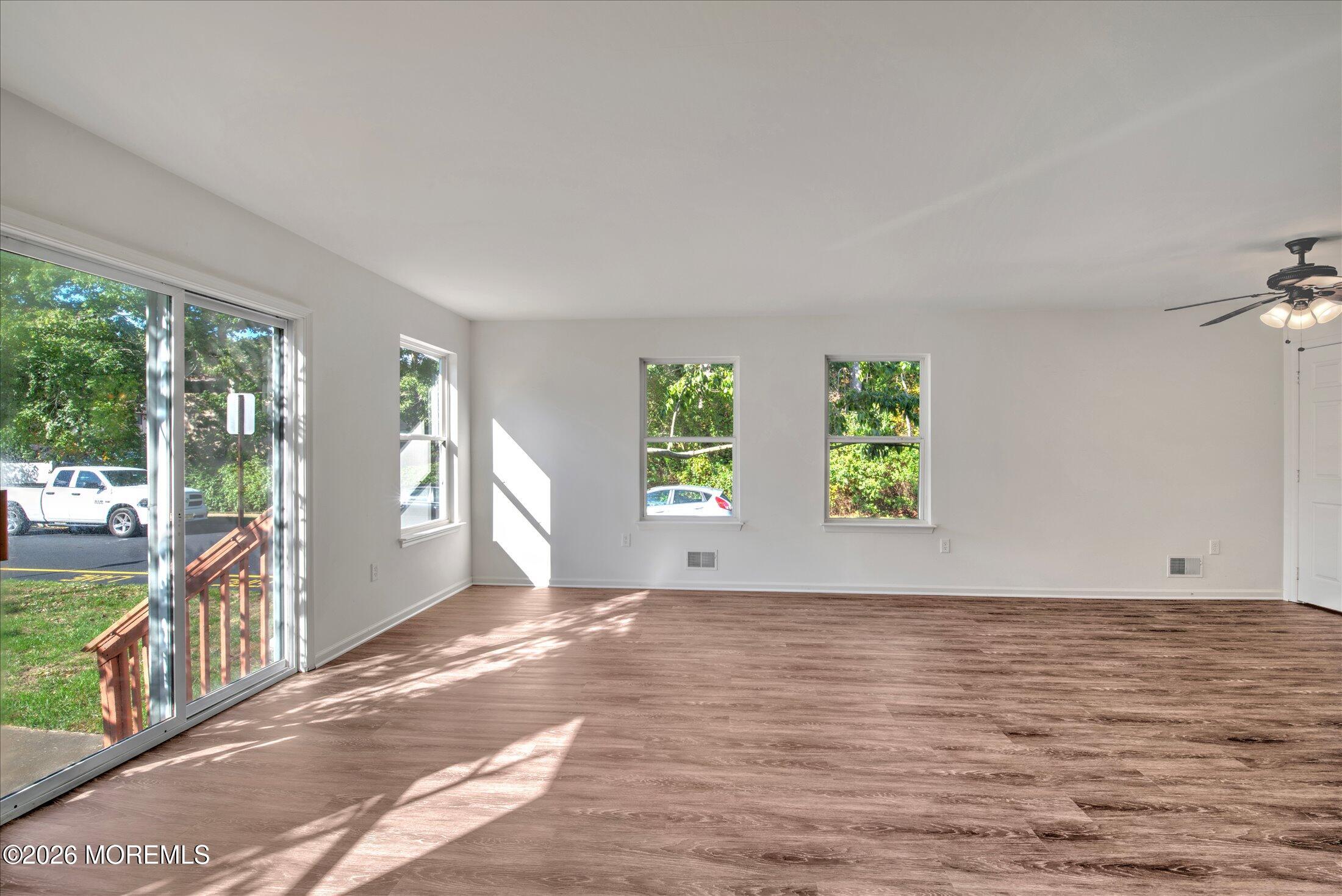 11 Esplanade Way Bayville, NJ 08721 - Photo 8 of 40 10-LIVING ROOM
