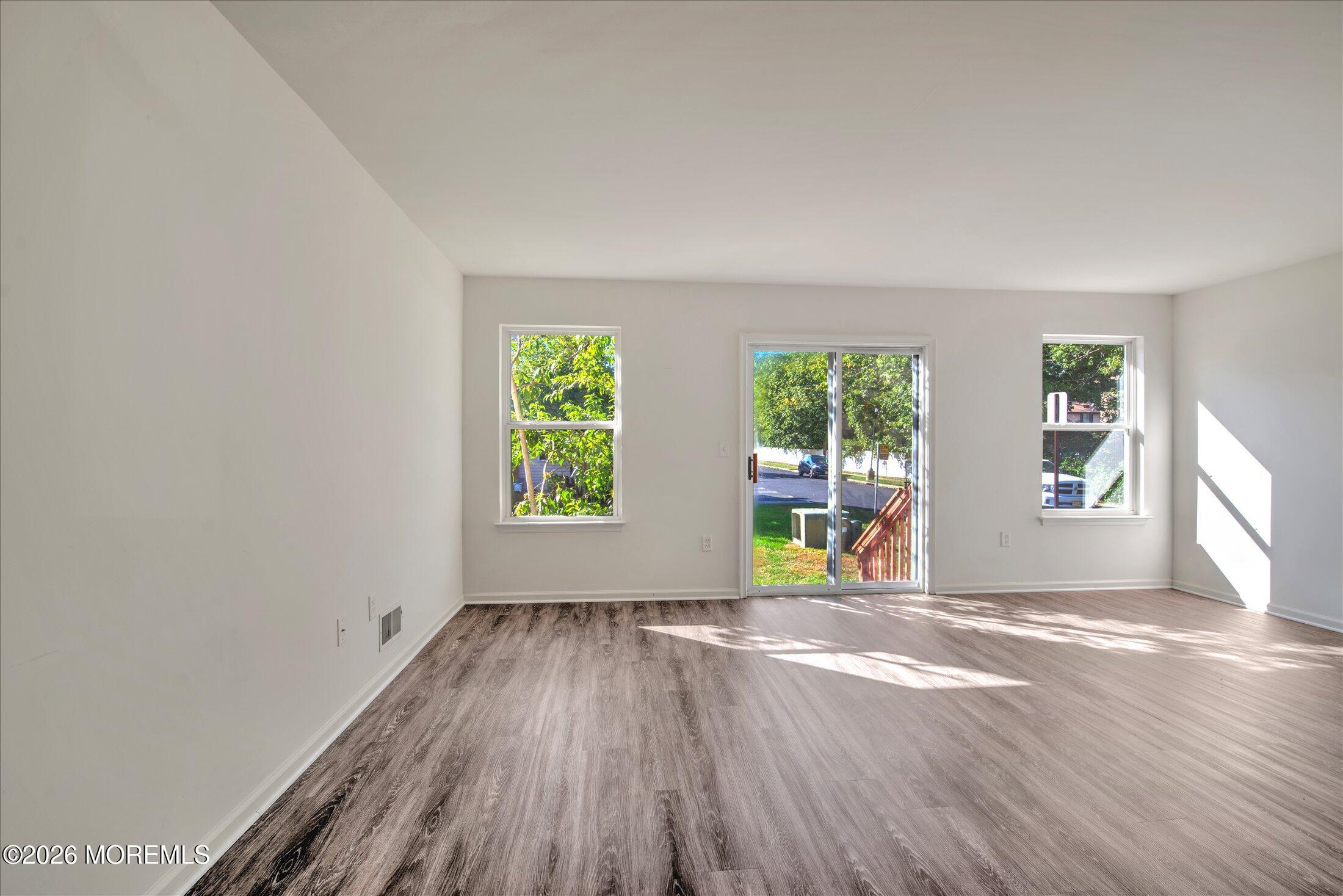 11 Esplanade Way Bayville, NJ 08721 - Photo 10 of 40 12-LIVING ROOM