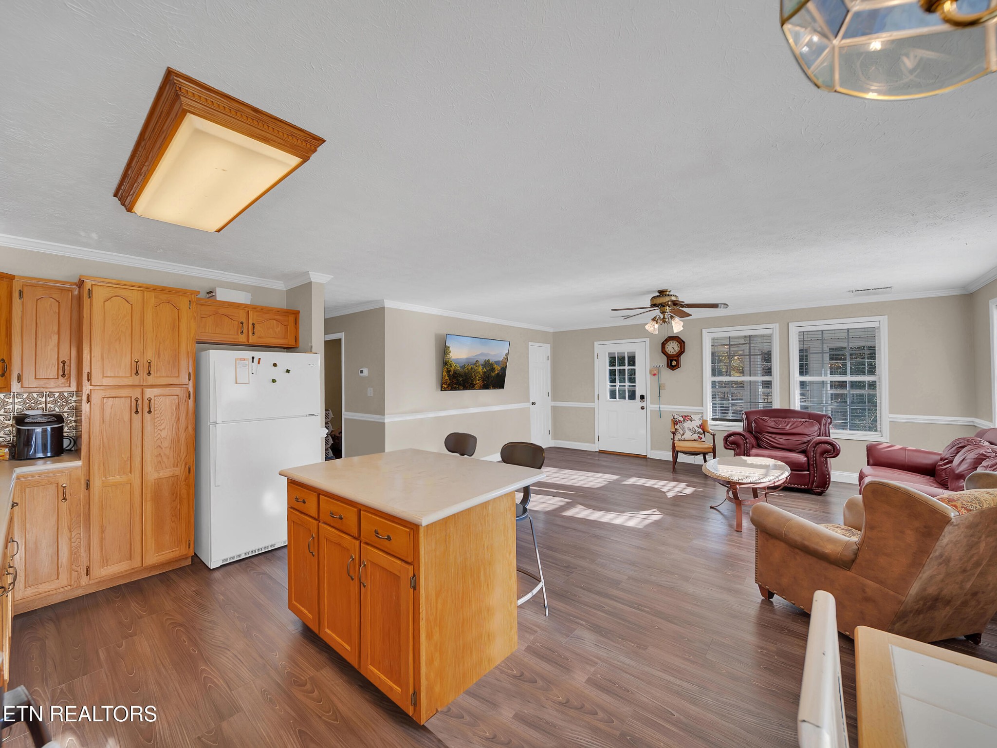 9256 Hines Valley Road Lenoir City, TN 37771 - Photo 20 of 46 a living room with furniture and a flat screen tv