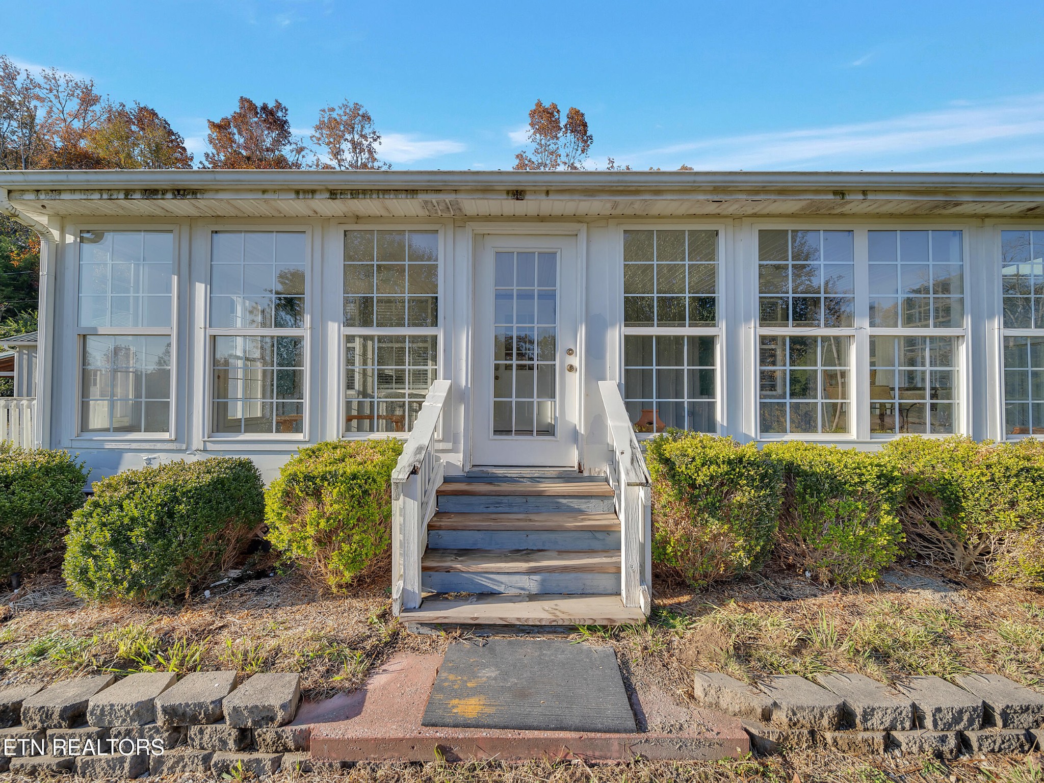 9256 Hines Valley Road Lenoir City, TN 37771 - Photo 6 of 46 a front view of a house