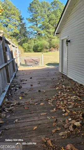 a view of an outdoor space
