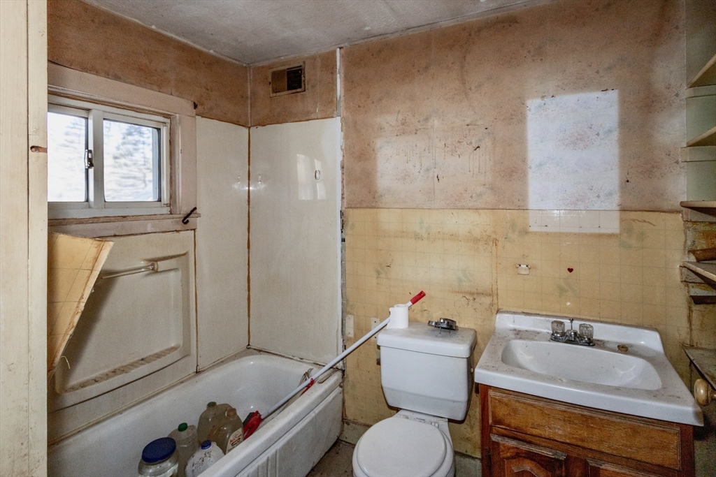 43 NW Road Westfield, MA 01085 - Photo 6 of 34 Gallery Image 6