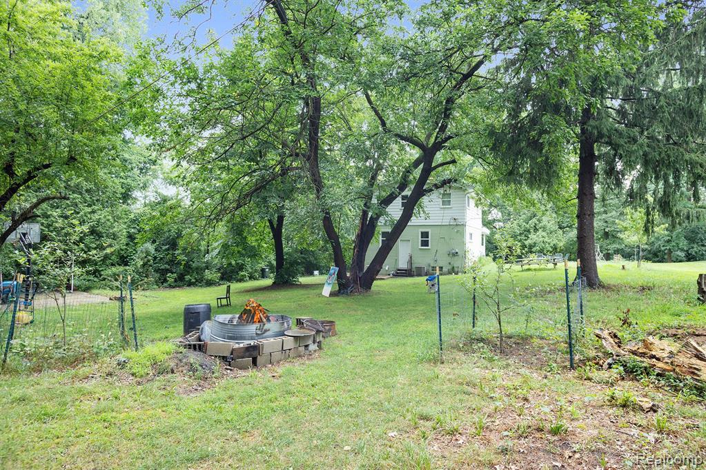 1187 East Avon Road Rochester, MI 48307 - Photo 5 of 25