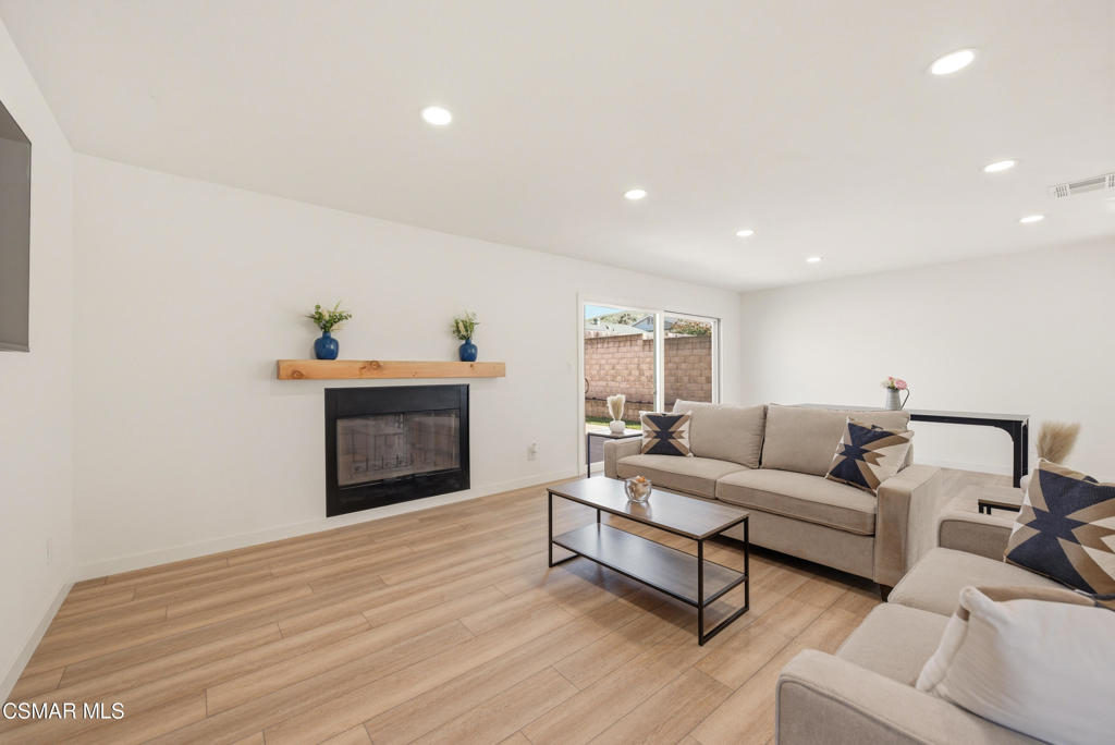 952 Moffatt Circle Simi Valley, CA 93065 - Photo 12 of 44