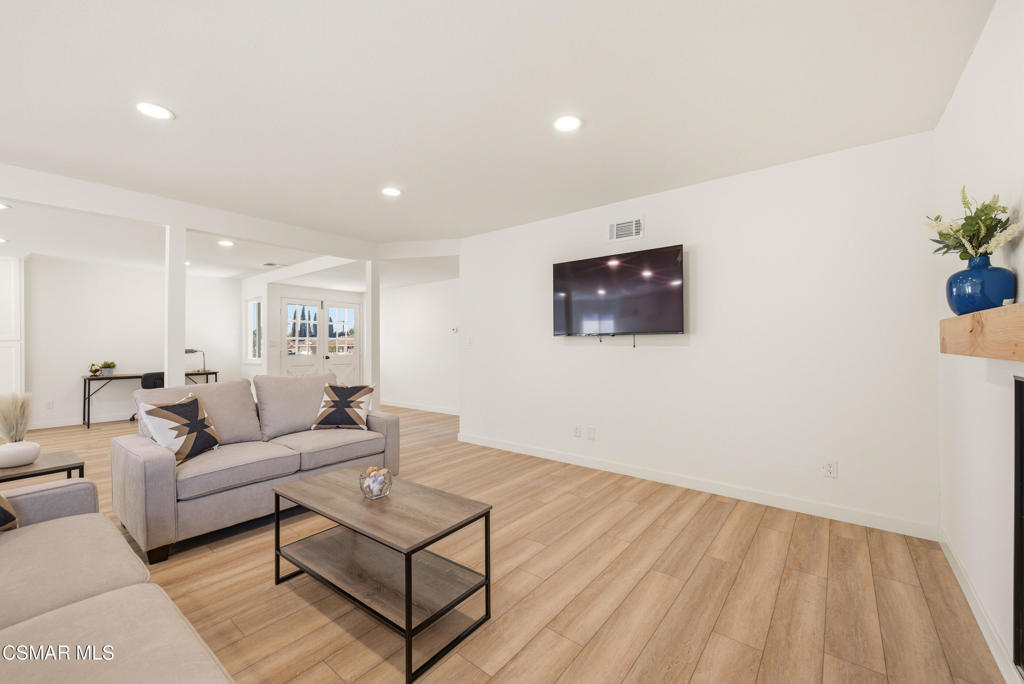 952 Moffatt Circle Simi Valley, CA 93065 - Photo 14 of 44