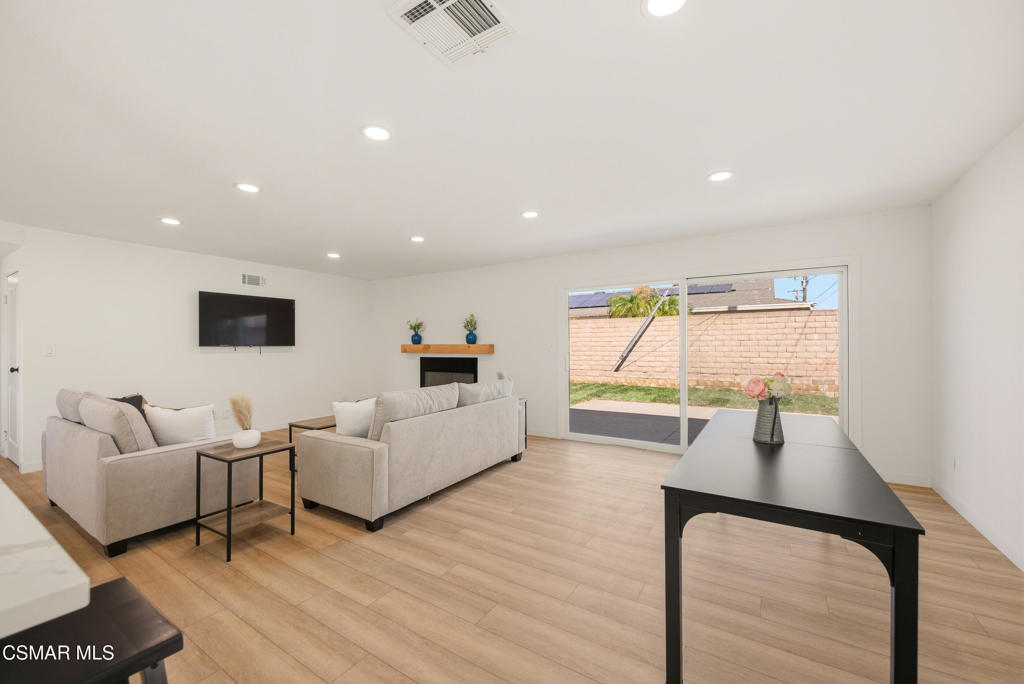 952 Moffatt Circle Simi Valley, CA 93065 - Photo 15 of 44
