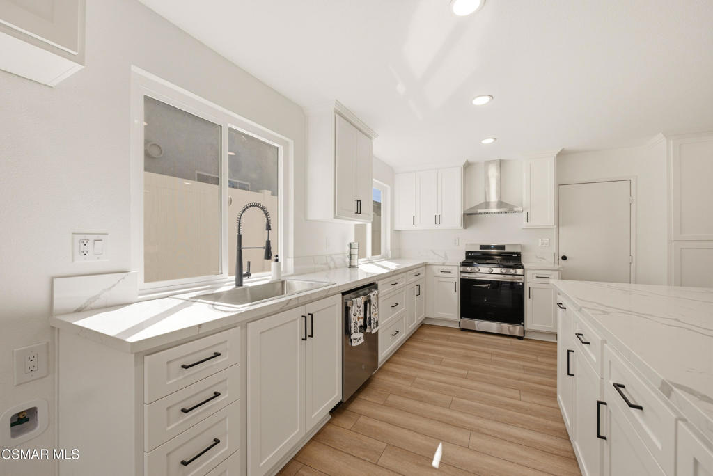 952 Moffatt Circle Simi Valley, CA 93065 - Photo 18 of 44