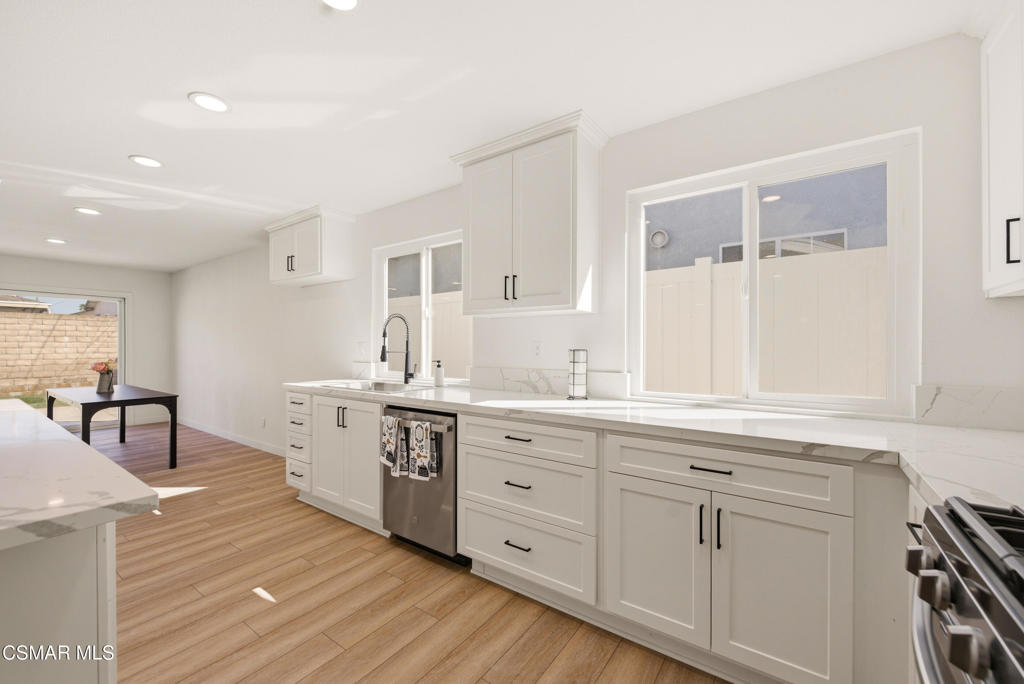 952 Moffatt Circle Simi Valley, CA 93065 - Photo 20 of 44