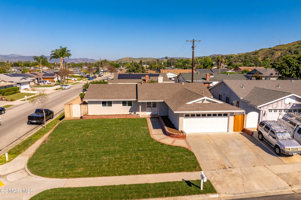 952 Moffatt Circle Simi Valley, CA 93065 - Photo 2 of 44