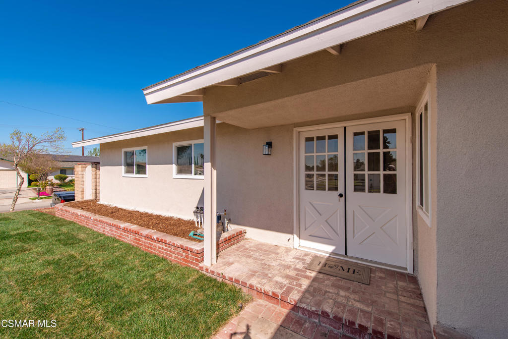 952 Moffatt Circle Simi Valley, CA 93065 - Photo 4 of 44