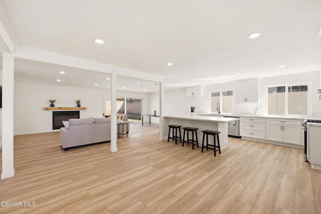 952 Moffatt Circle Simi Valley, CA 93065 - Photo 8 of 44