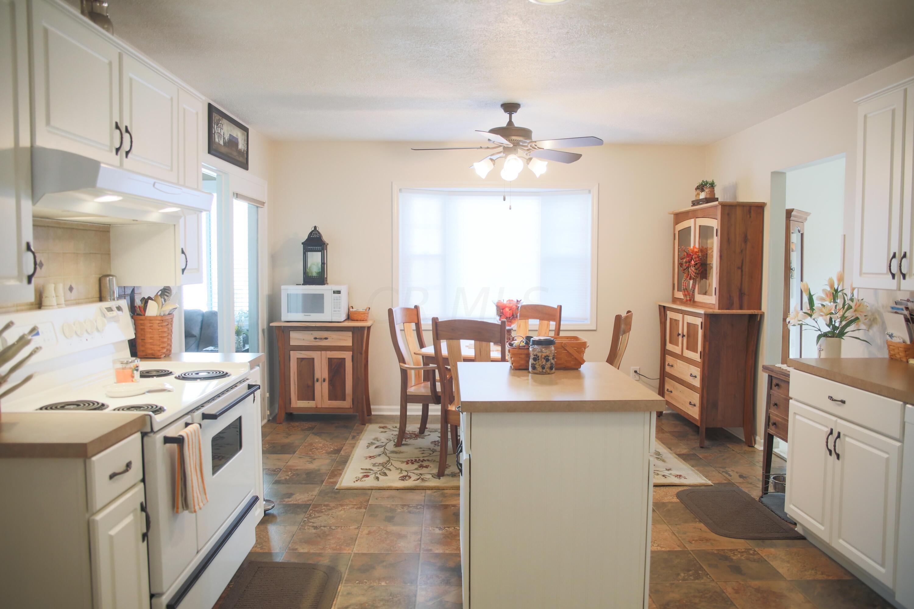 768 South Hampton Road Newark, OH 43055 - Photo 9 of 40 Kitchen