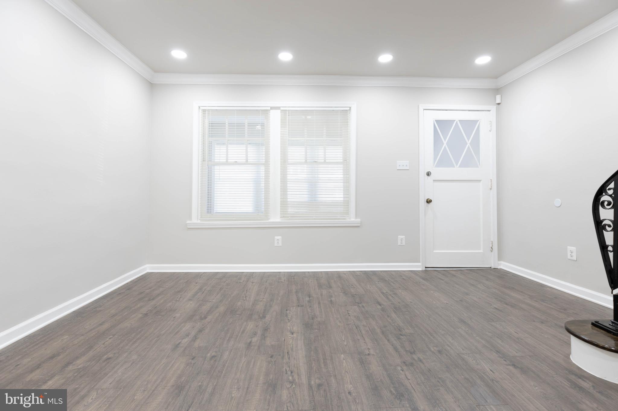 2636 South 73rd Street Philadelphia, PA 19153 - Photo 11 of 34 Living room