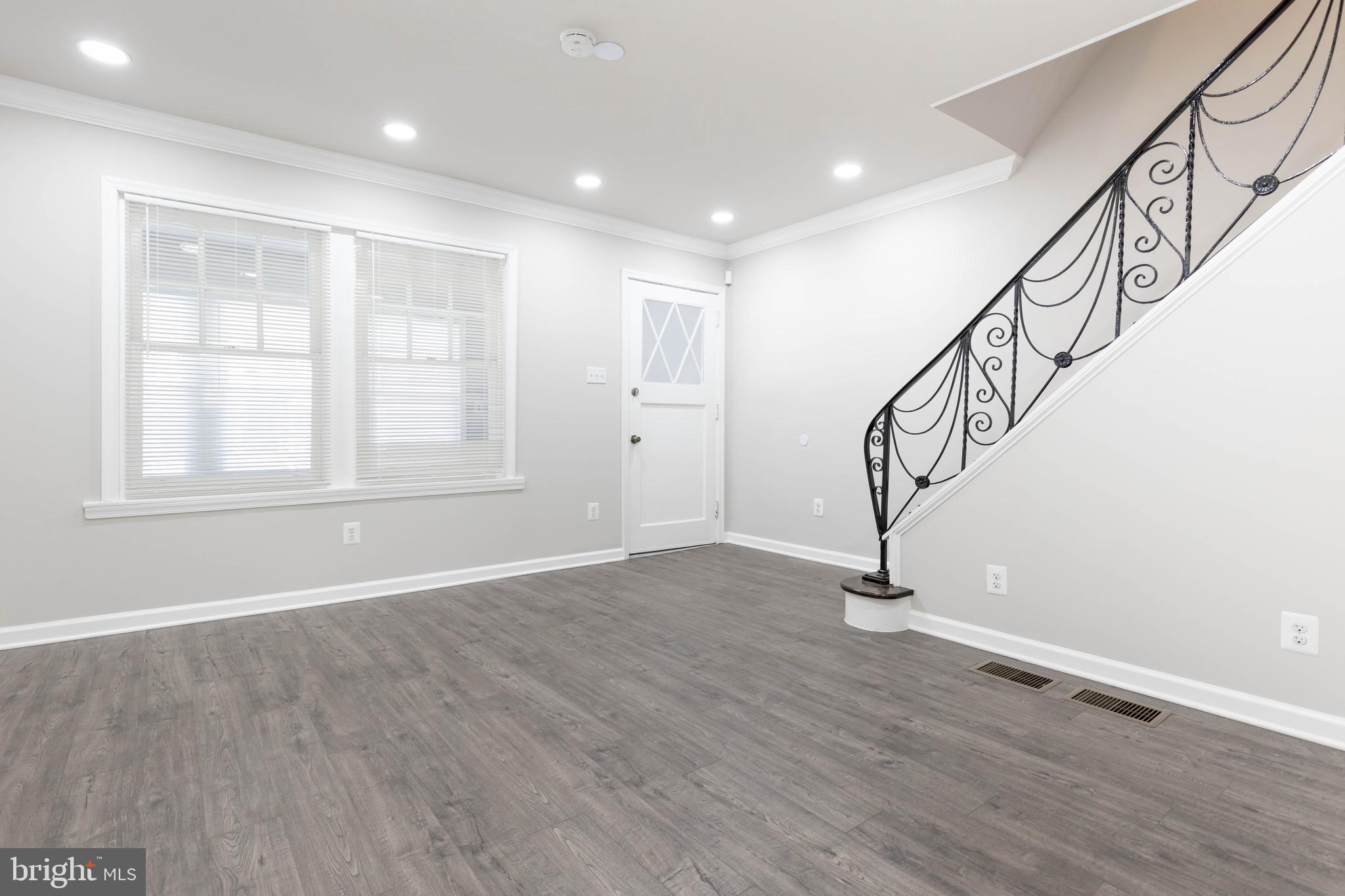 2636 South 73rd Street Philadelphia, PA 19153 - Photo 9 of 34 Living room