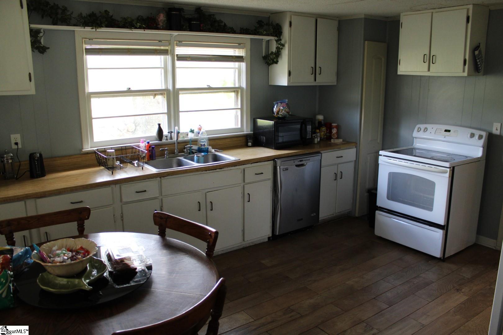 503 Pace Bridge Road Marietta, SC 29661 - Photo 2 of 13