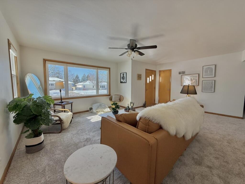 609 North Cedar Street Horicon, WI 53032 - Photo 3 of 25 4C4309D1-D12A-4B77-8330-1B5C87DF5F12_1_1