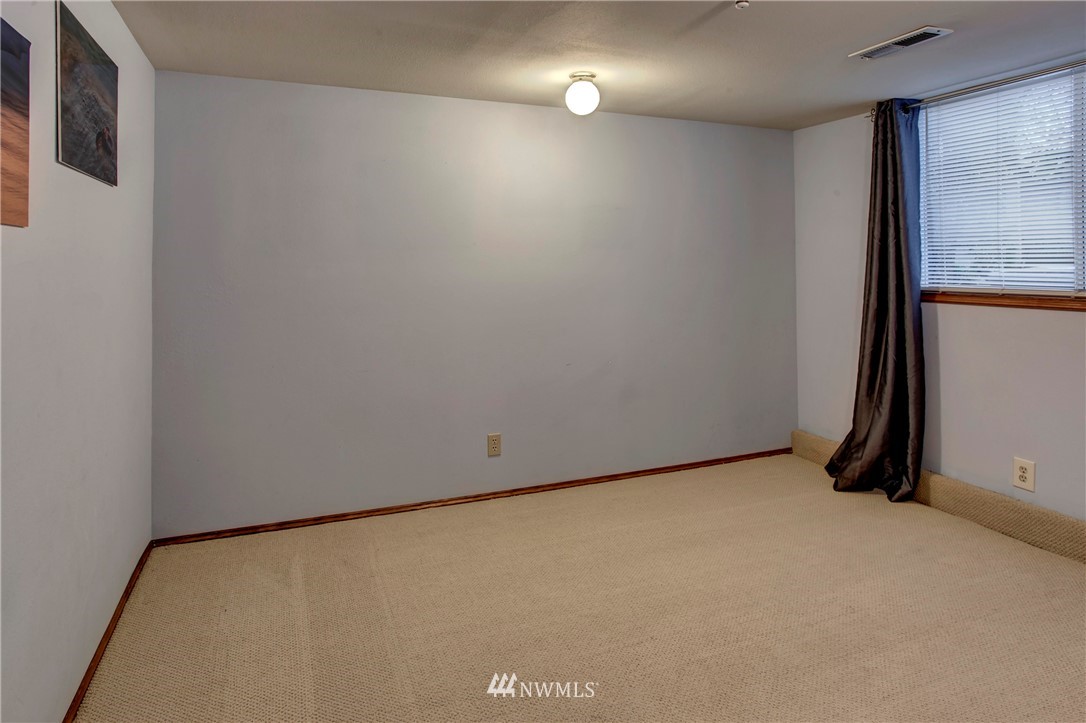 2220 Field Avenue Northeast Renton, WA 98059 - Photo 14 of 25