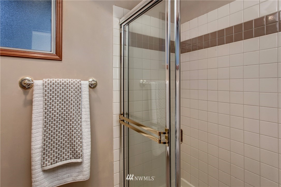 2220 Field Avenue Northeast Renton, WA 98059 - Photo 23 of 25