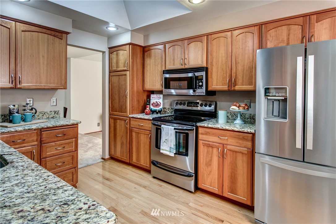 2220 Field Avenue Northeast Renton, WA 98059 - Photo 7 of 25
