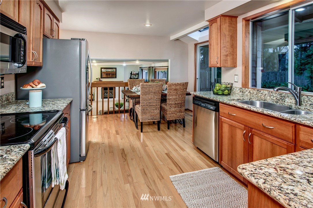 2220 Field Avenue Northeast Renton, WA 98059 - Photo 9 of 25