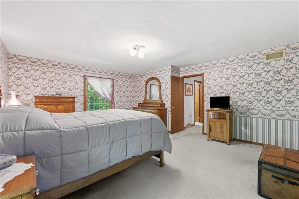 137 Spring Valley Road Valencia, PA 16059 - Photo 17 of 48