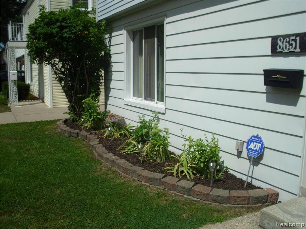 8651 Harding Center Line, MI 48015 - Photo 3 of 43