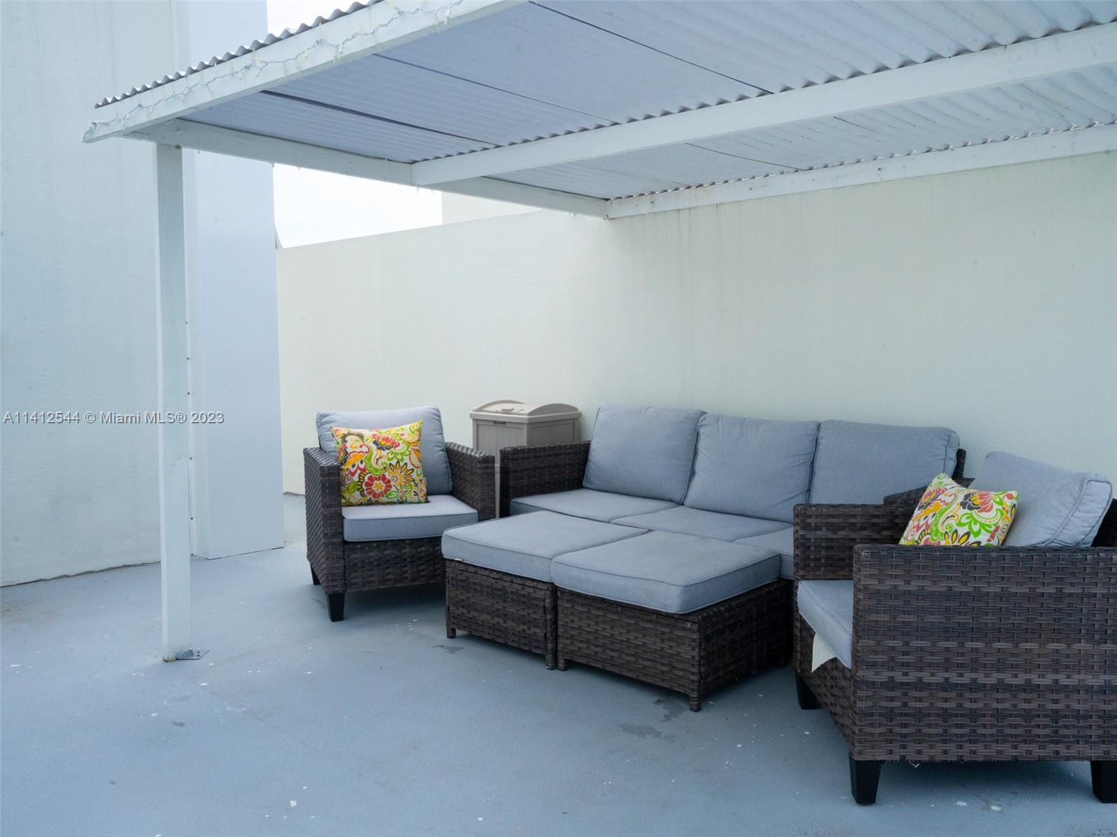 Naranja Homestead, FL 33033 - Photo 17 of 22 a living room with furniture and a window