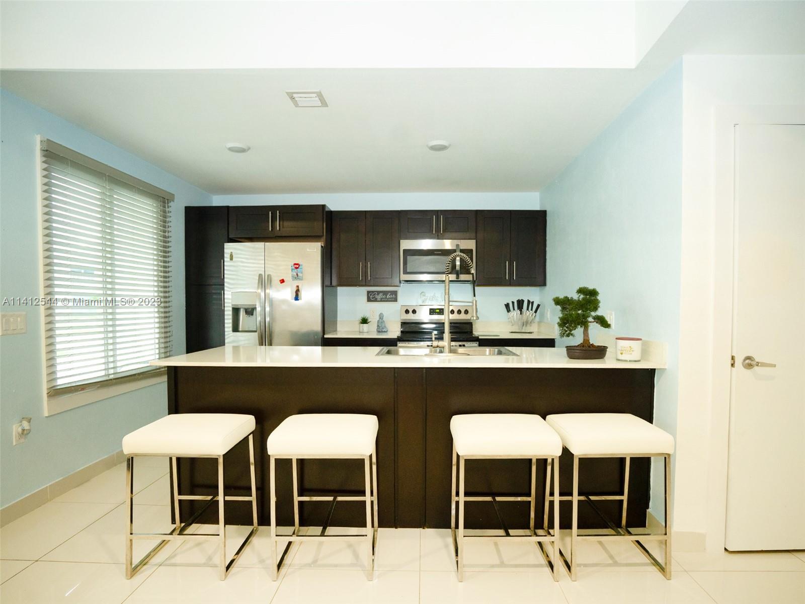Naranja Homestead, FL 33033 - Photo 3 of 22 a kitchen with a table and chairs in it