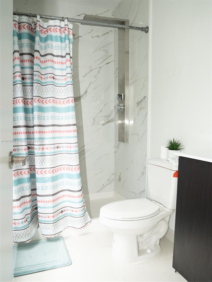 Naranja Homestead, FL 33033 - Photo 10 of 22 a bathroom with a shower and a toilet