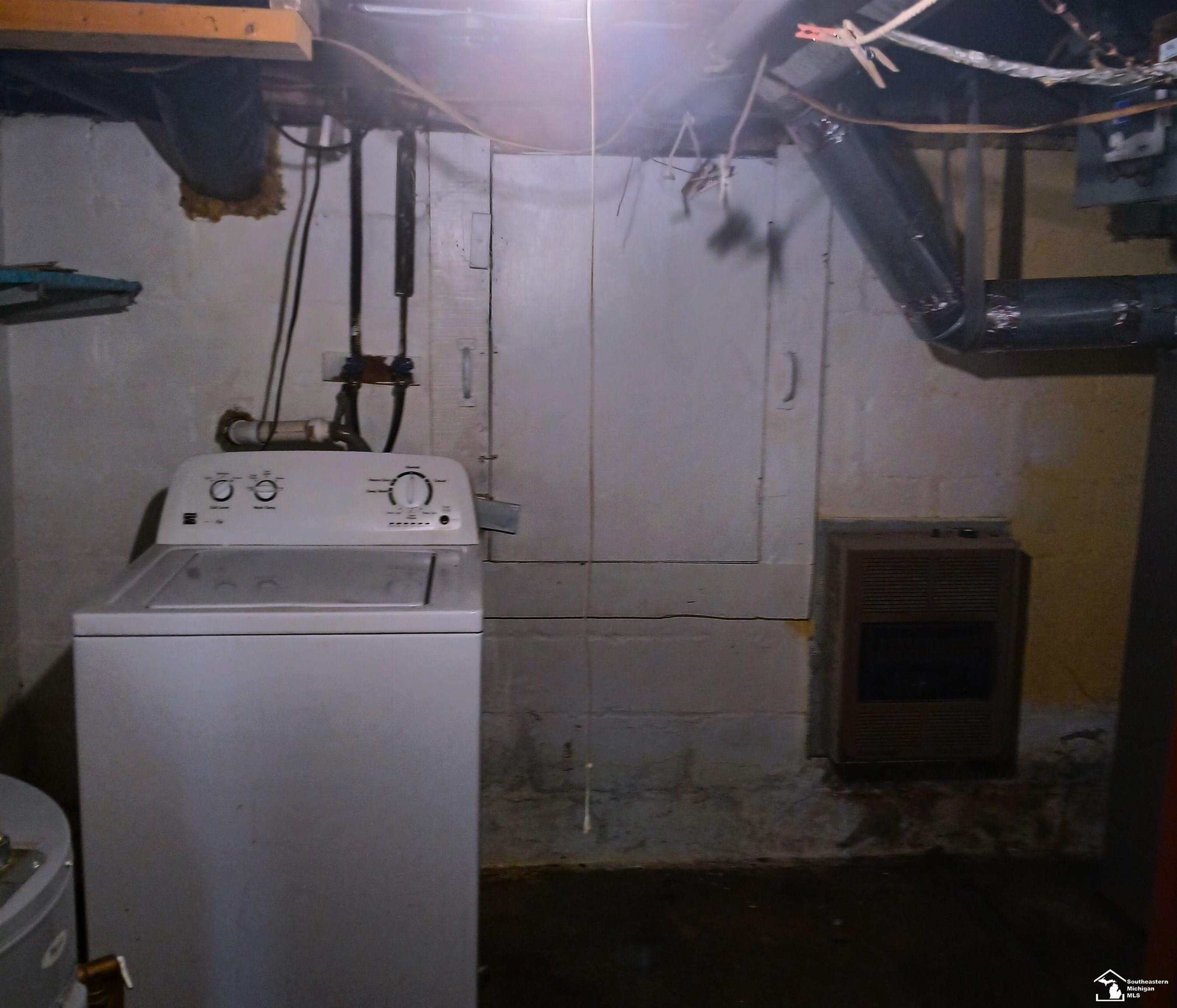 15330 Dayton Road Monroe, MI 48161 - Photo 8 of 10 50177105-70d5abca-4275-43d9-955c-6a5abdab9dc6.JPG