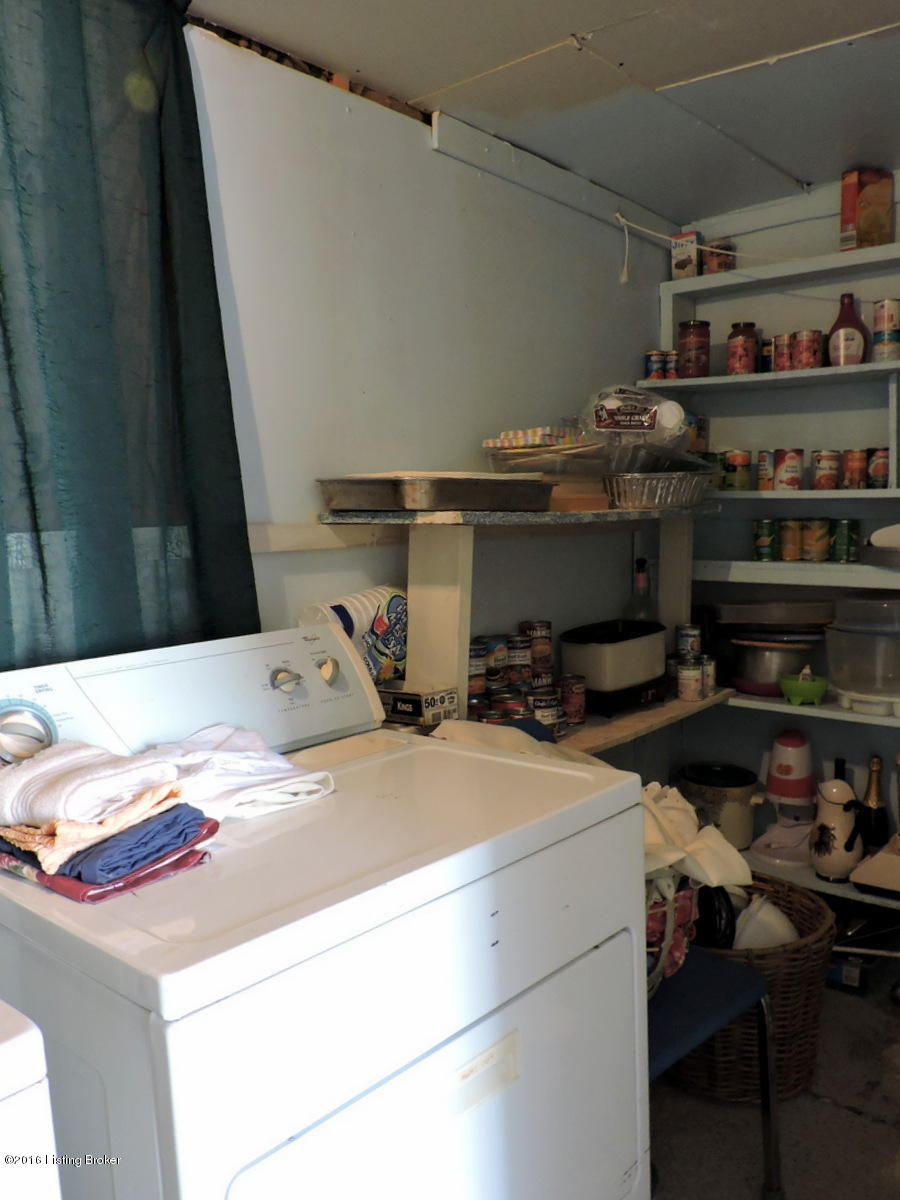 1111 Penile Road Louisville, KY 40272 - Photo 15 of 26 Laundry/pantry