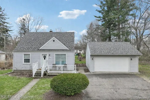 $315,000 | 521 West Crane Street, Howell, MI 48843